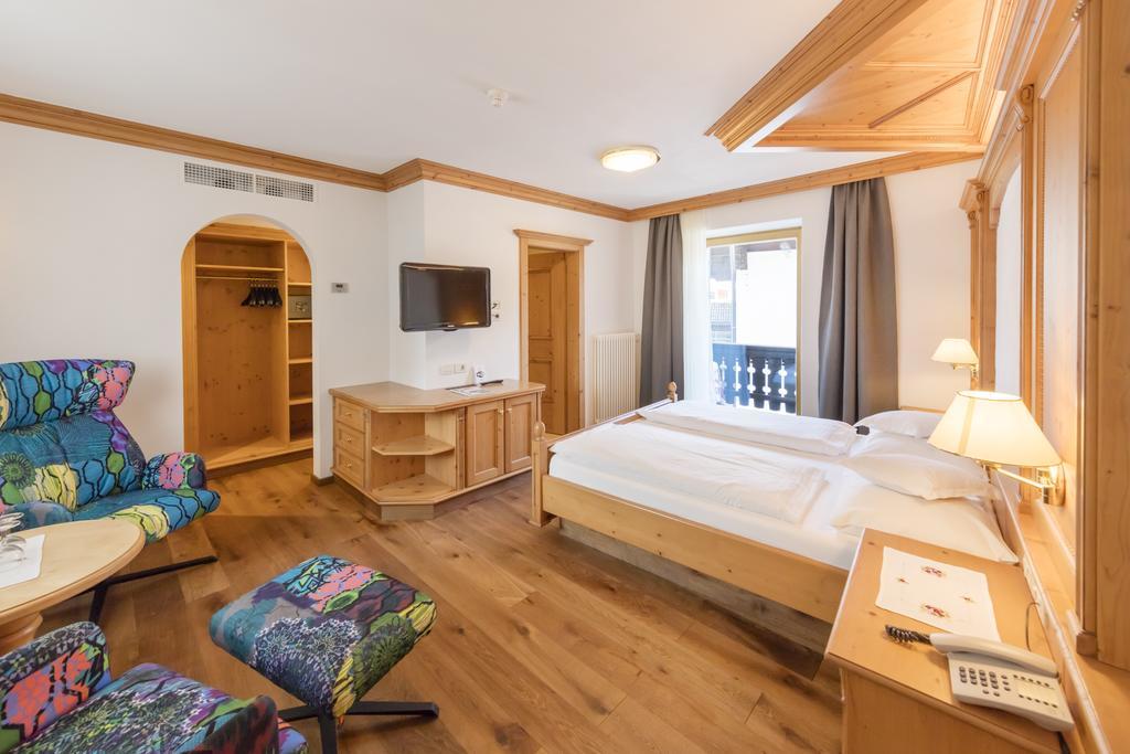 Hotel Schlosswirt Schenna Dış mekan fotoğraf